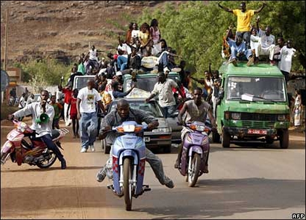 Célébration d’un mariage sur un pont : Le comble de l’incivisme